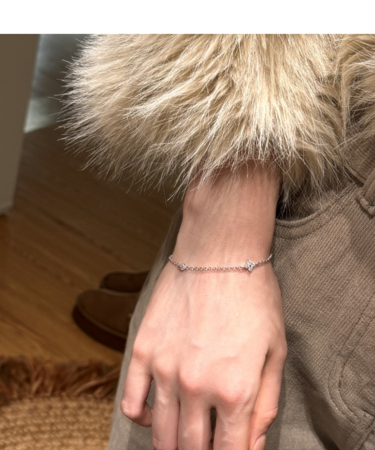 Sudraba rokassprādze ar cirkonijiem