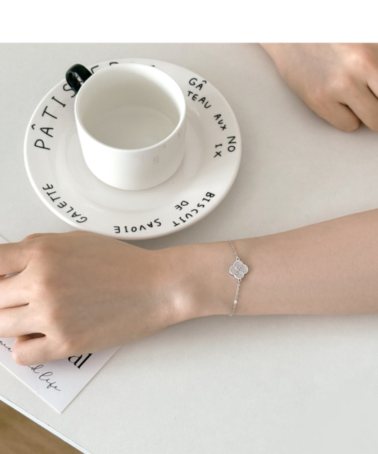 Sudraba rokassprādze