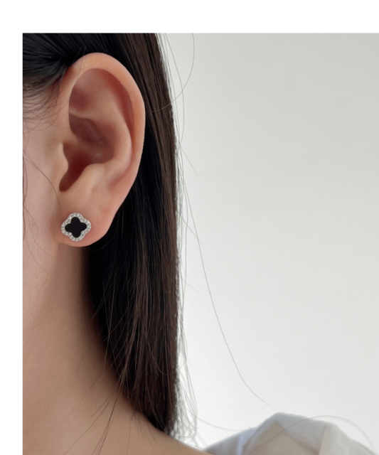 Sudraba auskari ar oniksu un cirkoniem