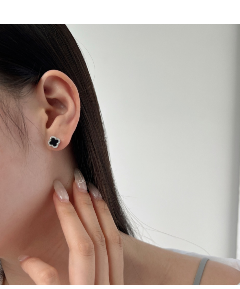 Sudraba auskari ar oniksu un cirkoniem