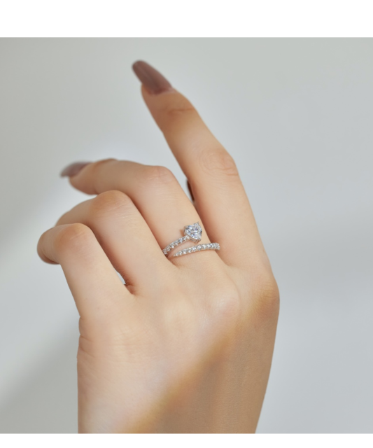 Sudraba gredzens ar cirkonijiem