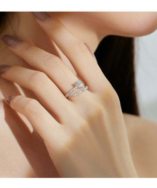 Sudraba gredzens ar cirkonijiem