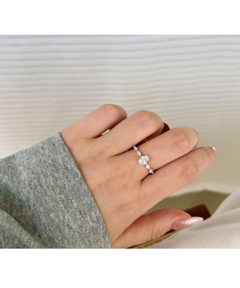 Sudraba gredzens ar cirkonijiem