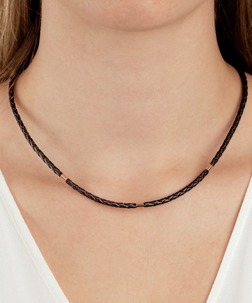 Ādas rokassprādze ar zeltu