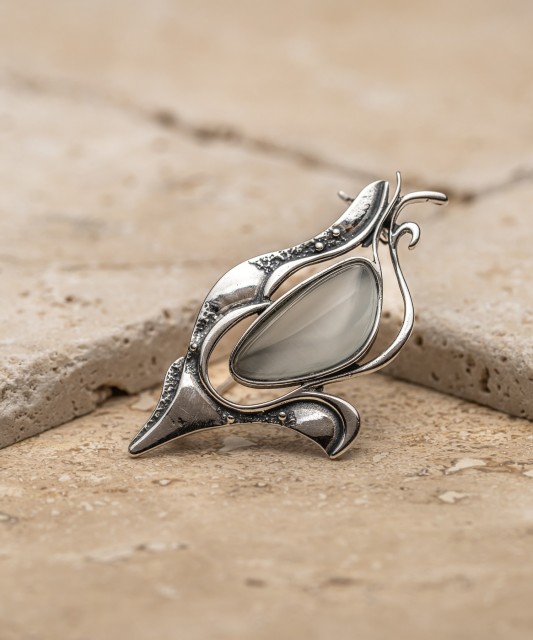 Sudraba sakta ar kaķa acs akmeni