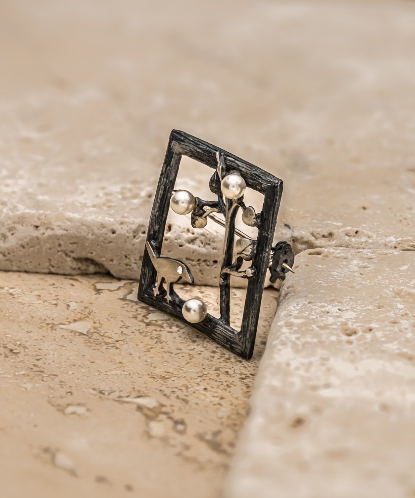 Sudraba sakta ar pērli