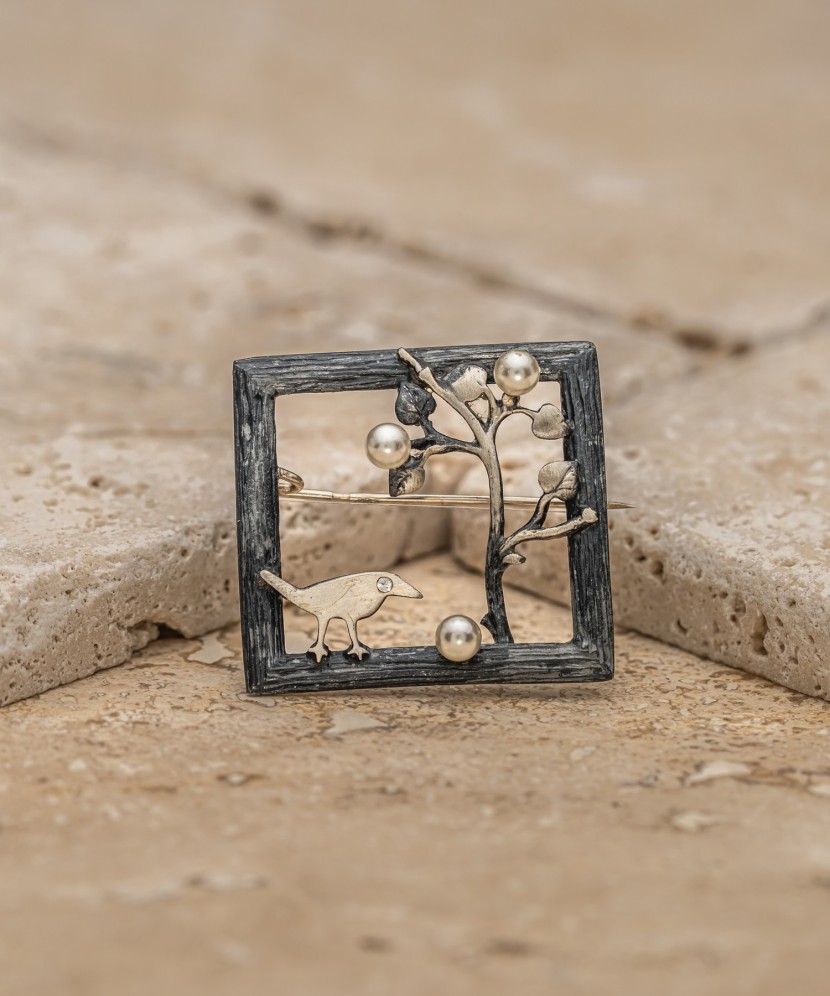 Sudraba sakta ar pērli