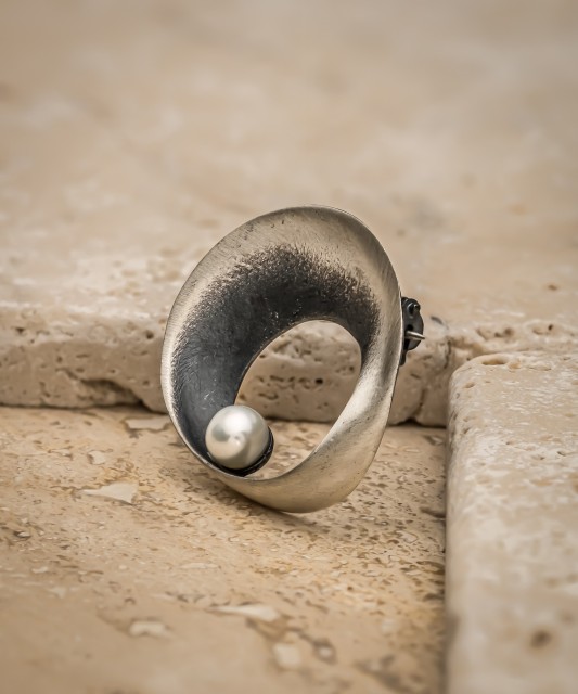 Sudraba sakta ar pērli