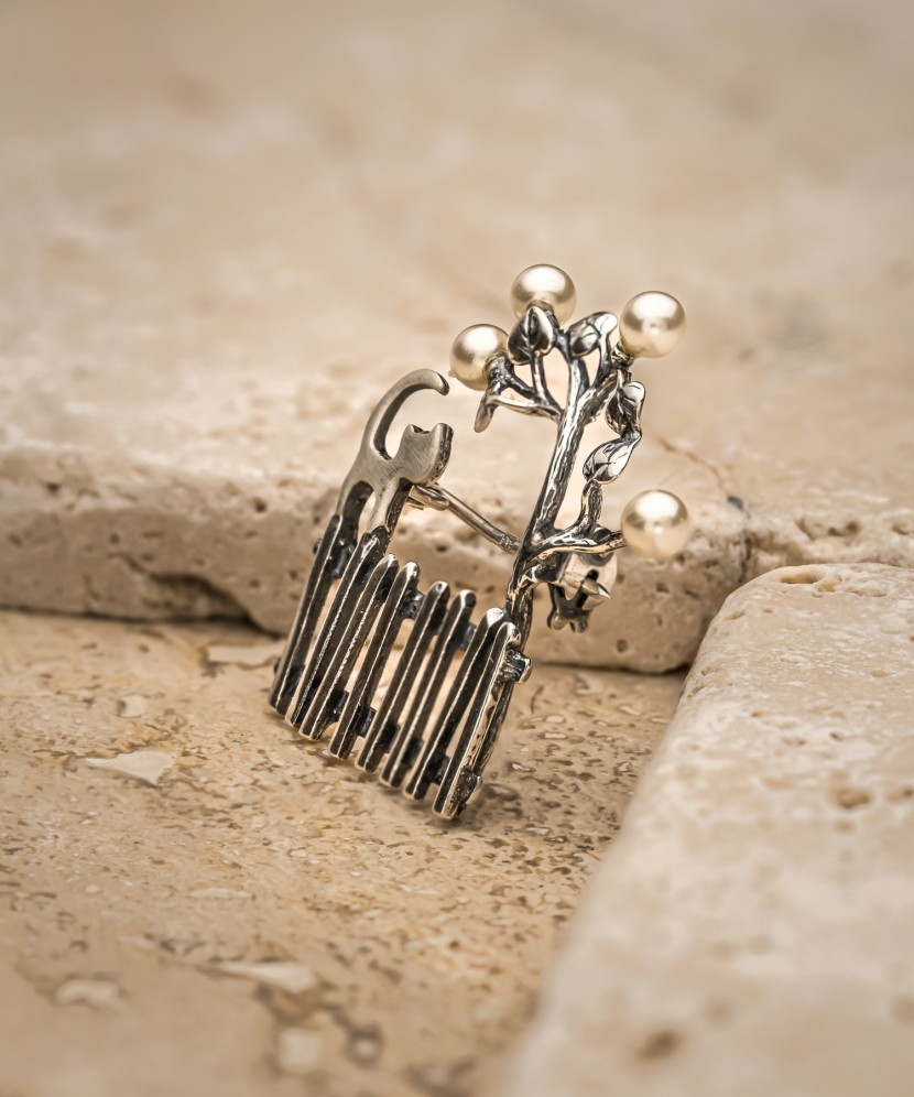 Серебряная брошь с жемчугом