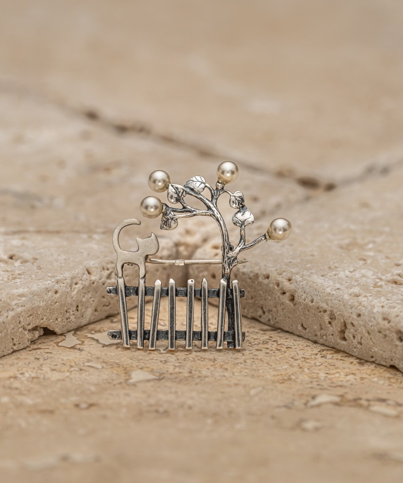 Sudraba sakta ar pērli