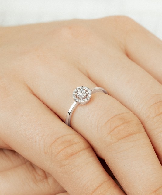 Baltā zelta gredzens ar briljantiem