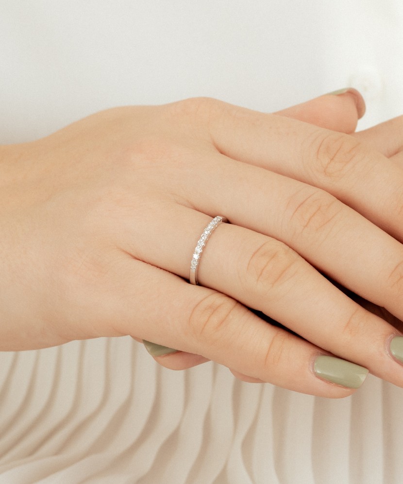 Baltā zelta gredzens ar briljantiem (0,18ct)