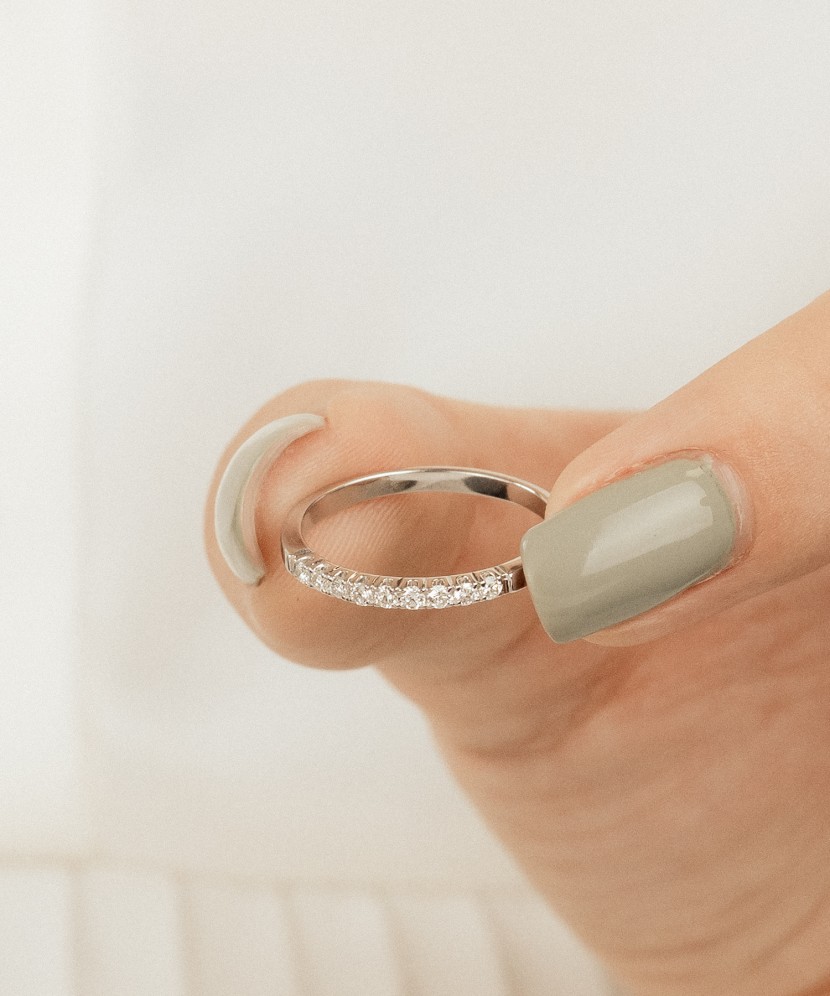 Baltā zelta gredzens ar briljantiem (0,18ct)