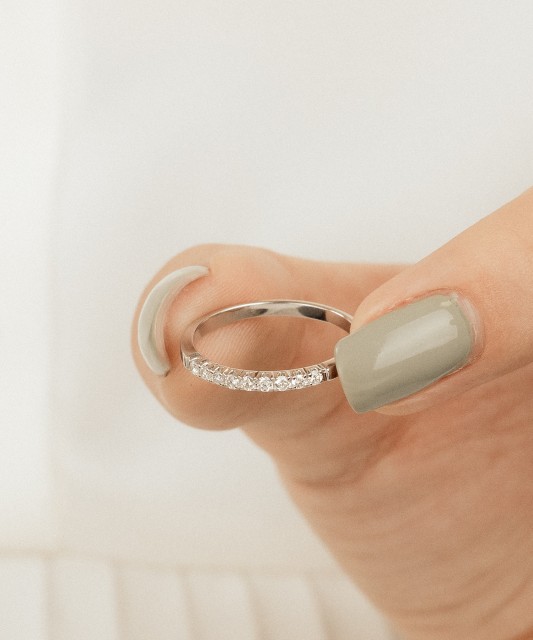 Baltā zelta gredzens ar briljantiem (0,18ct)