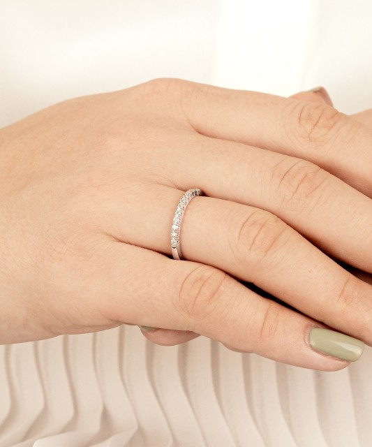 Baltā zelta gredzens ar briljantiem (0.22ct)