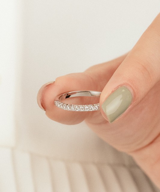 Baltā zelta gredzens ar briljantiem (0.22ct)