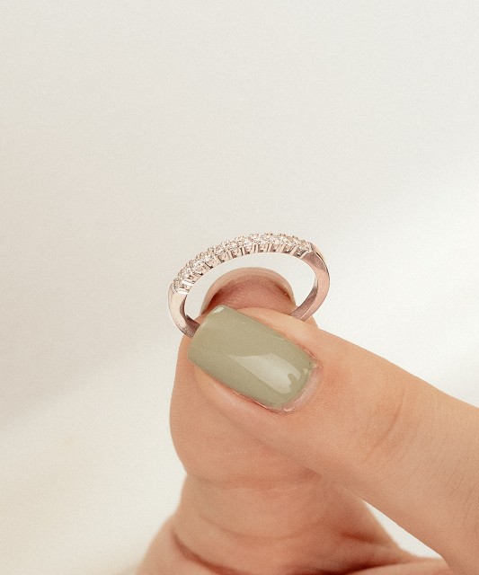 Baltā zelta gredzens ar briljantiem (0.22ct)