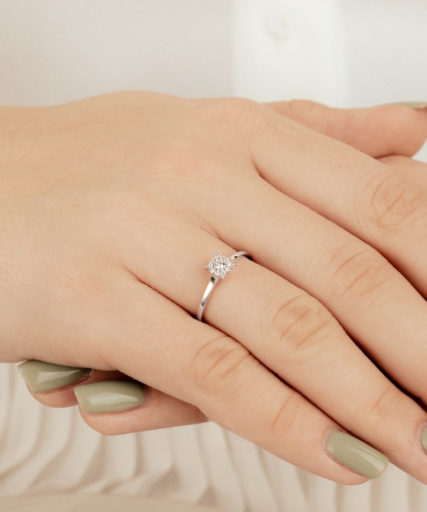 Кольцо из белого золота с бриллиантами