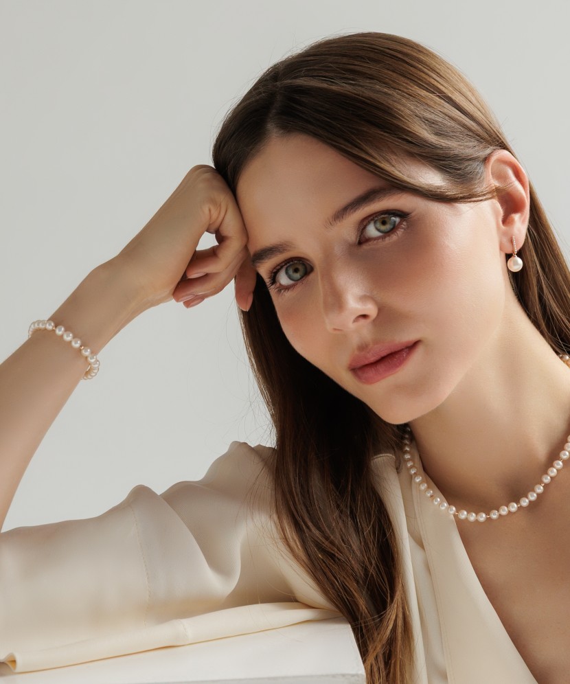 Pērļu rokassprādze ar zeltu