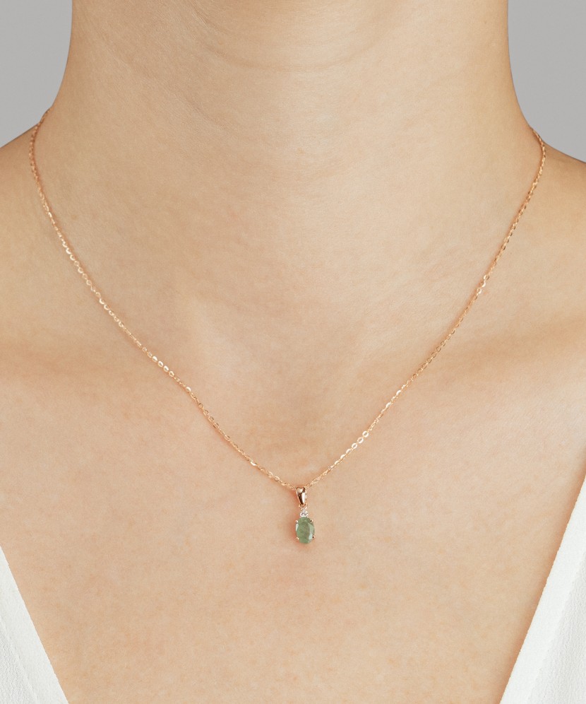 Zelta piekariņš ar smaragdu un dimantiem