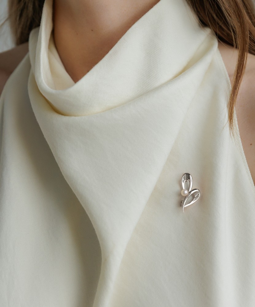 Sudraba sakta ar pērli