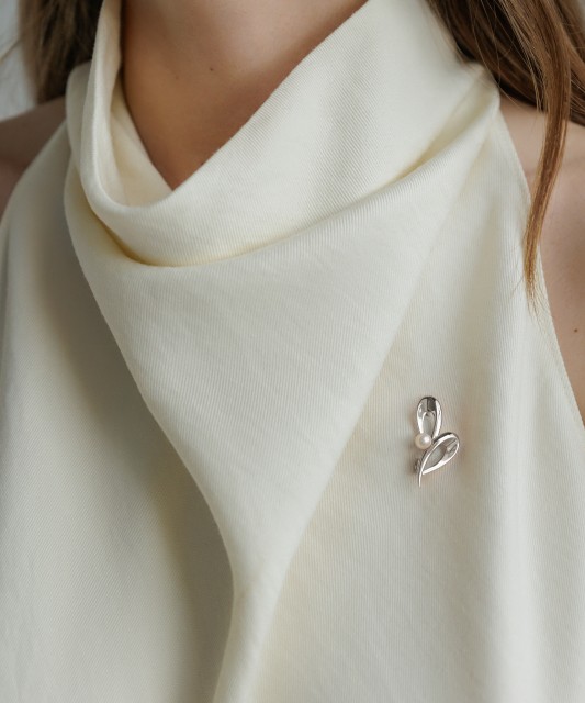 Sudraba sakta ar pērli