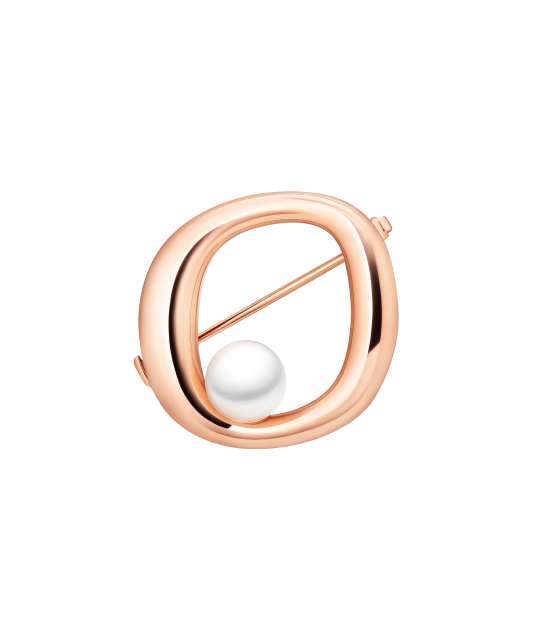 Apzeltīta sudraba piespraude ar pērli