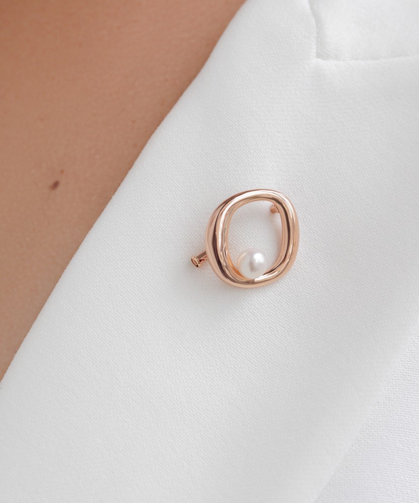 Позолоченная серебряная брошь с жемчугом