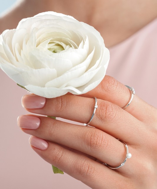 Sudraba gredzens ar pērlēm un cirkonijiem