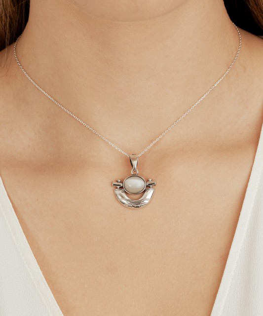 Sudraba piekariņš ar kaķa acs akmeni