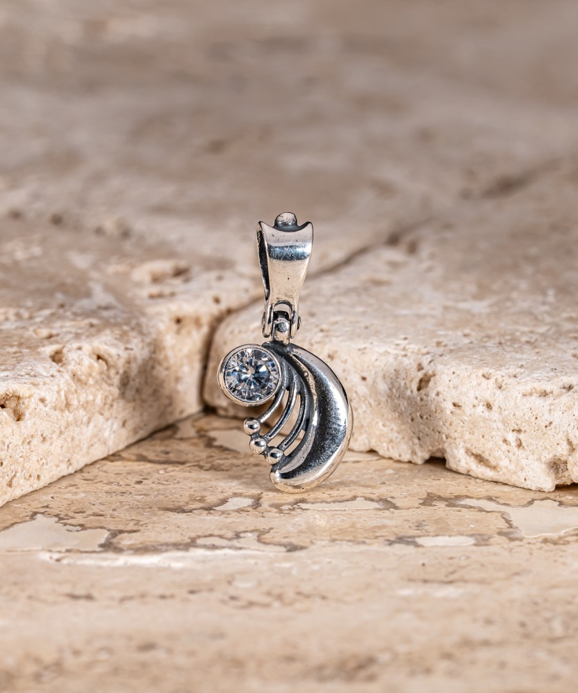 Sudraba piekariņš ar cirkoniju