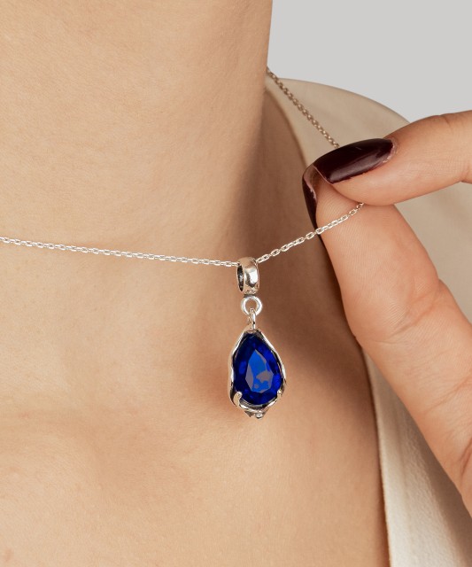 Sudraba piekariņš ar kristālu