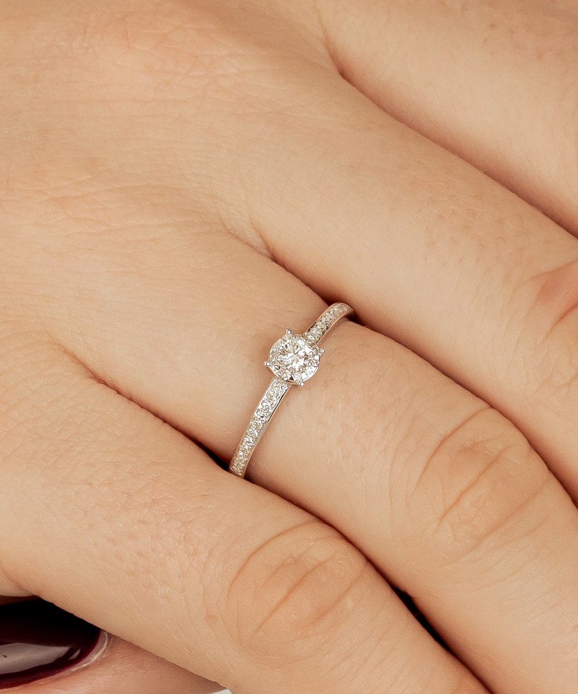 Baltā zelta gredzens ar briljantiem