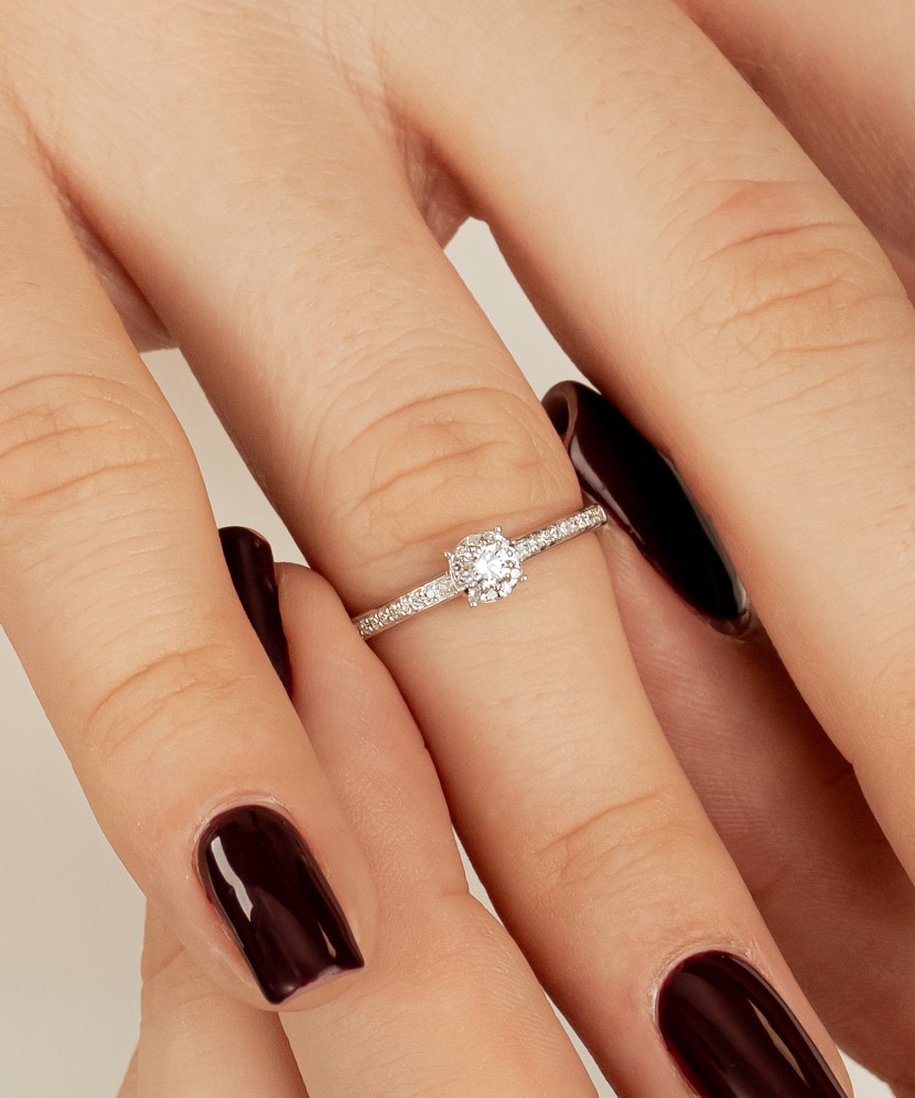 Кольцо из белого золота с бриллиантами