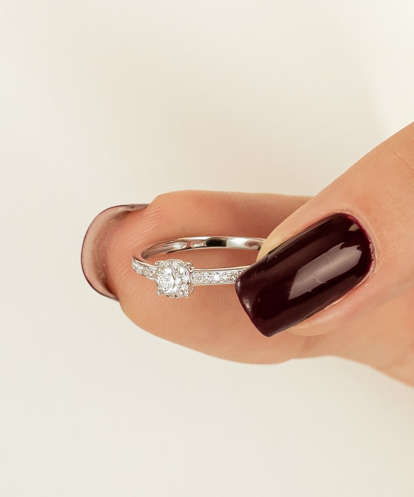 Baltā zelta gredzens ar briljantiem