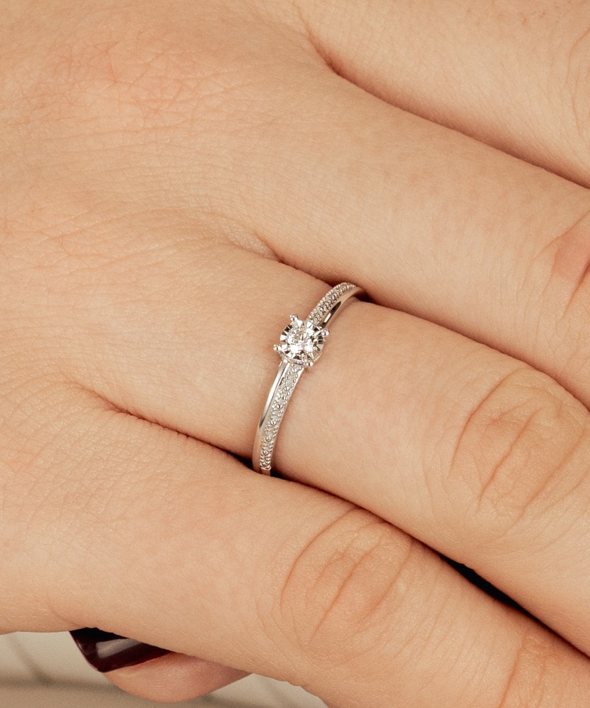 Baltā zelta gredzens ar briljantiem