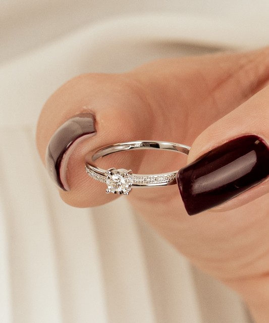 Baltā zelta gredzens ar briljantiem