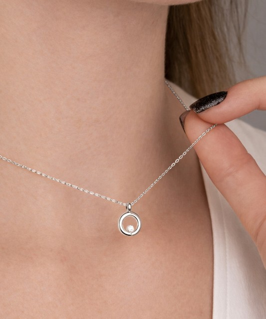 Золотая цепочка с бриллиантовым подвеской