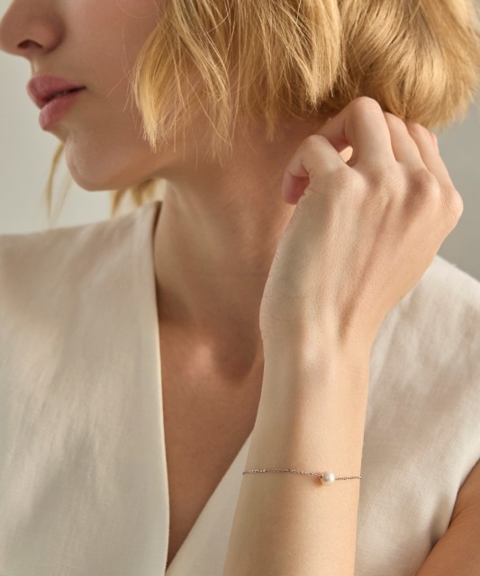 Sudraba rokassprādze ar pērlēm