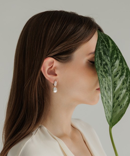 Apzeltīti sudraba auskari ar pērlēm un cirkonijiem