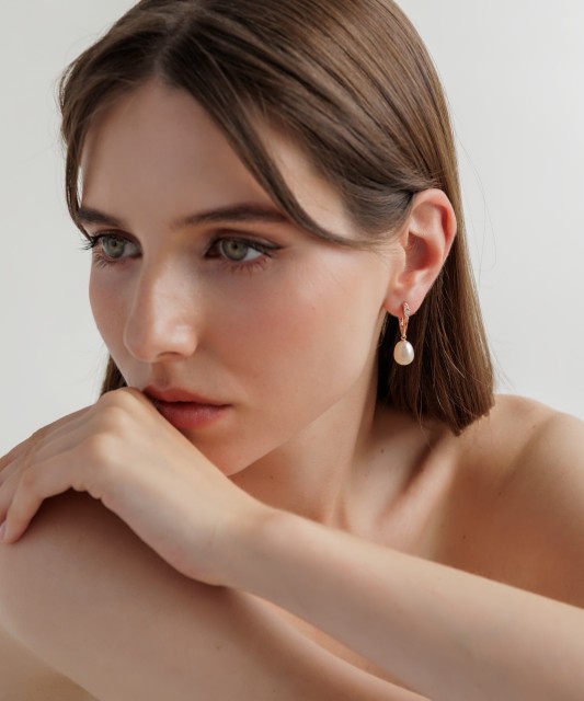 Apzeltīti sudraba auskari ar pērlēm un cirkonijiem