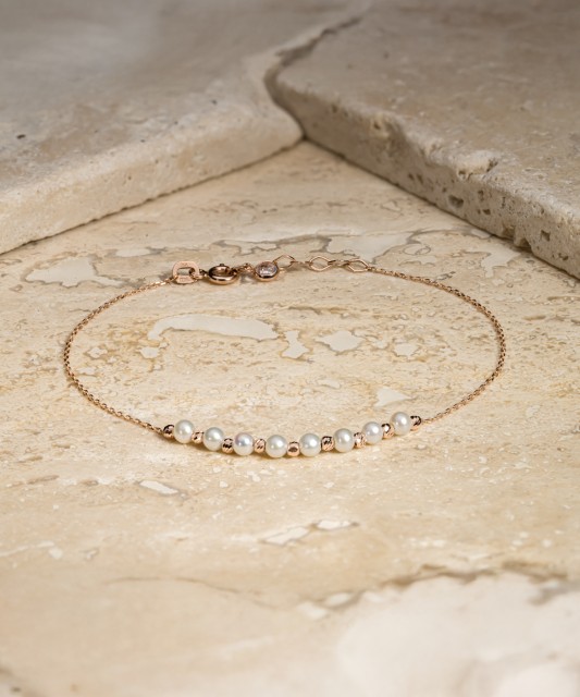 Zelta rokassprādze ar pērlēm