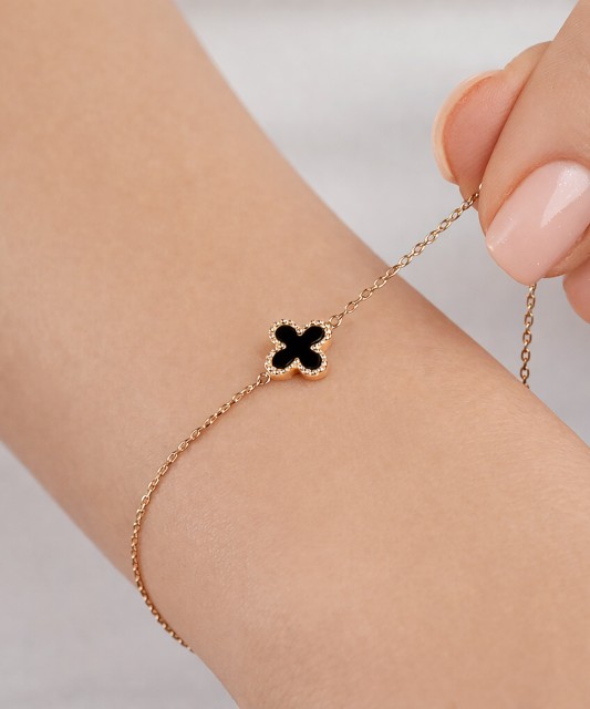 Zelta rokassprādze ar oniksu