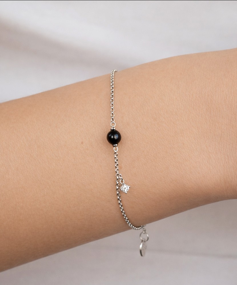 Sudraba rokassprādze ar pērli un cirkoniju