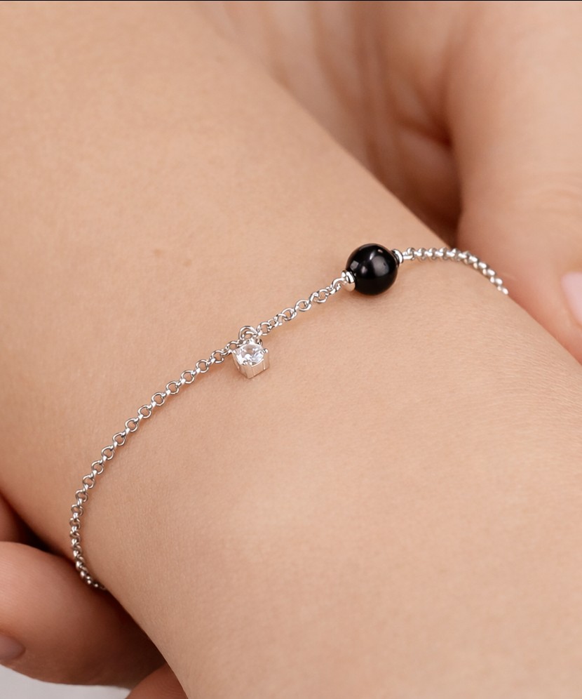 Sudraba rokassprādze ar pērli un cirkoniju