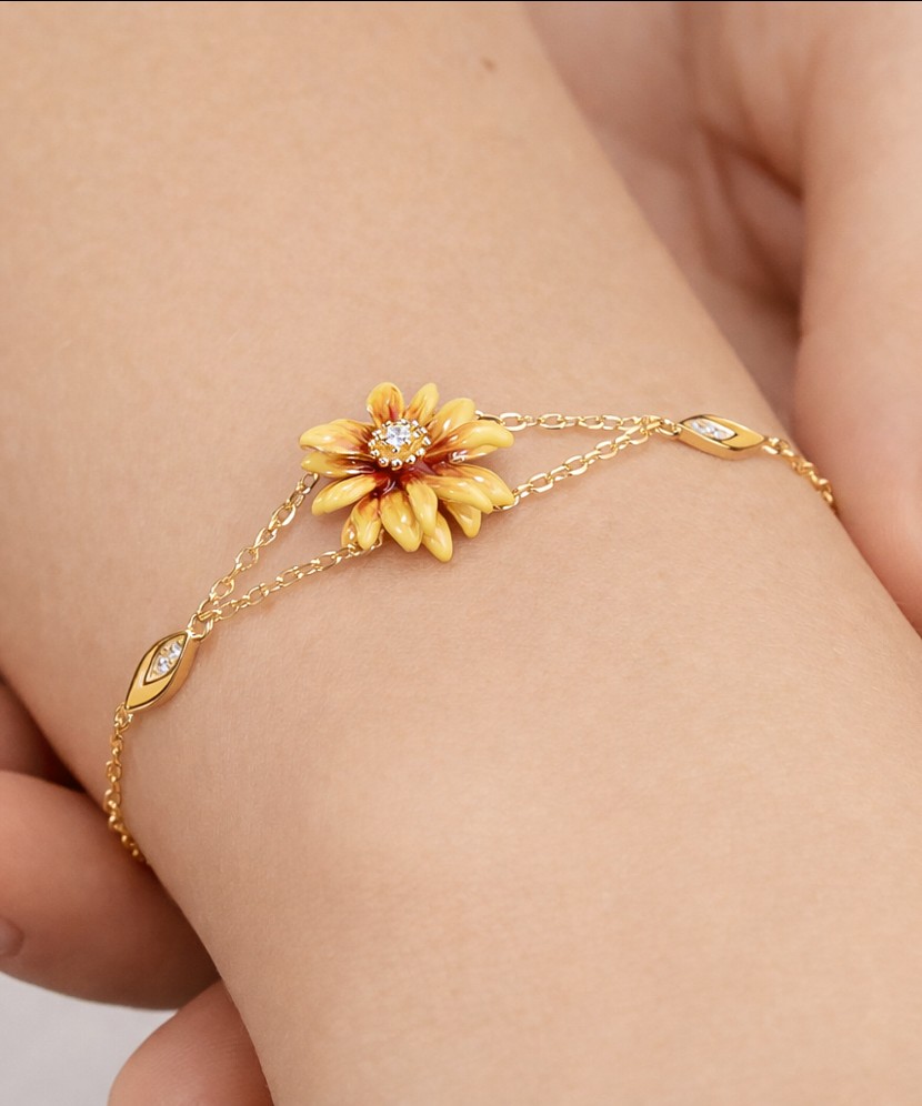 Apzeltīta sudraba sakta ar emalju un cirkoniem