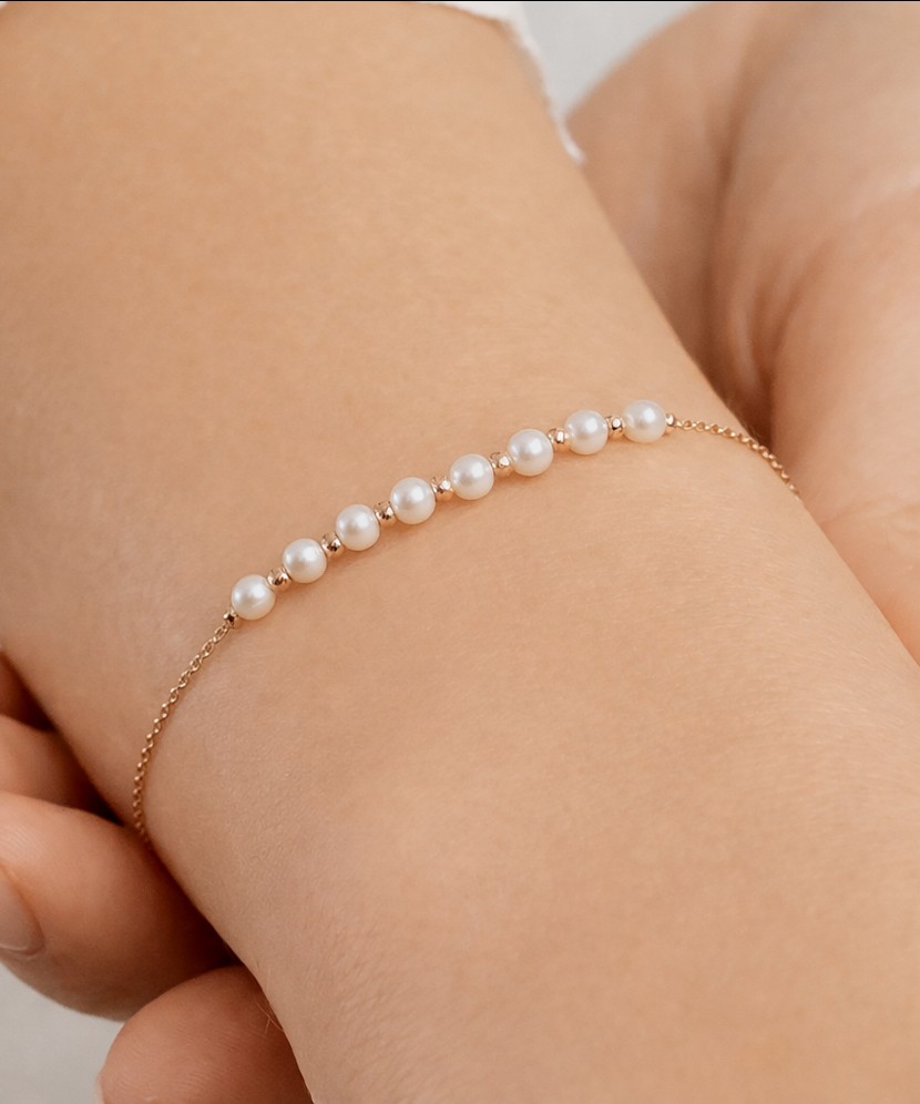 Zelta rokassprādze ar pērlēm