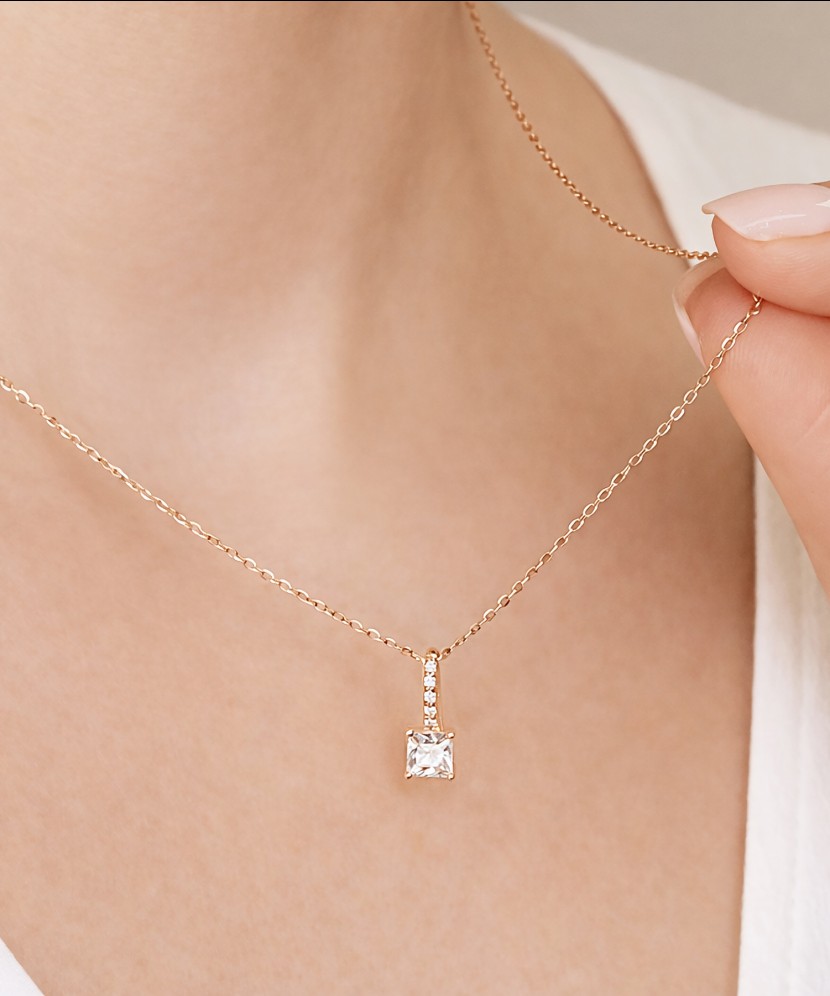 Zelta piekariņš ar cirkonijiem