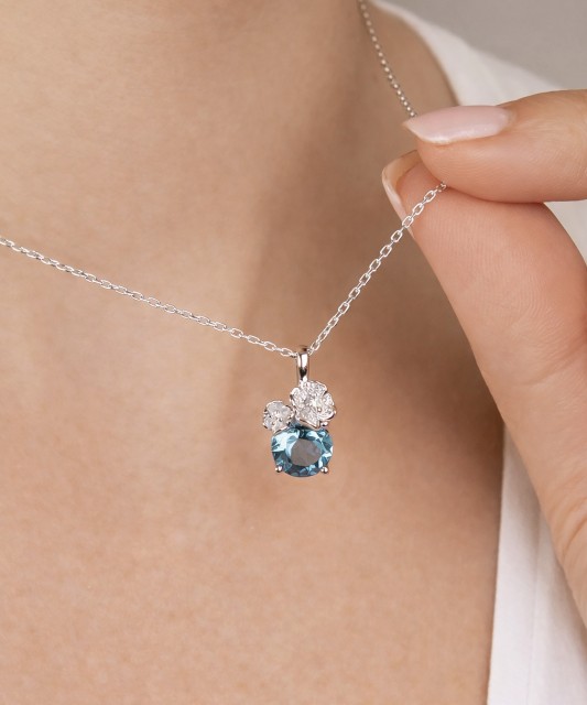 Baltā zelta kulons ar topāzu, dimantiem un peridotiem