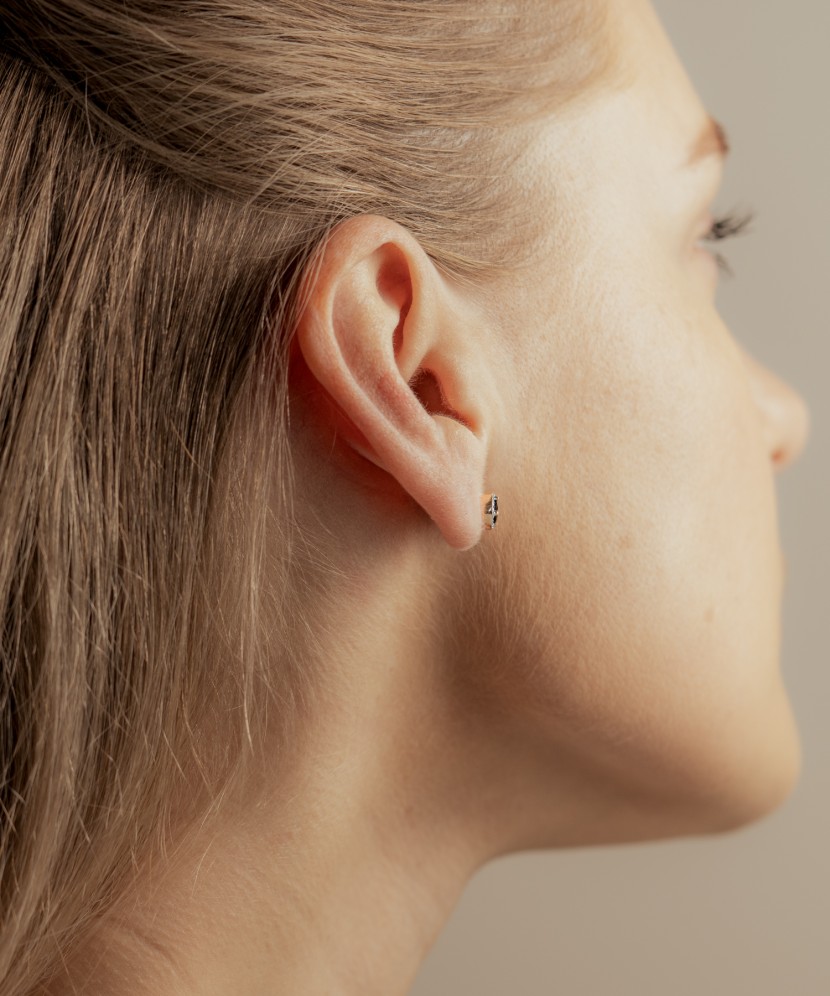 Dzeltena zelta auskari ar safīriem un dimantiem